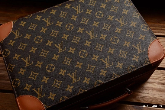 (WITH -LouiV CASE) JORDAN AIR AQ0818-158 AQ0818-158 O-W 1 0402